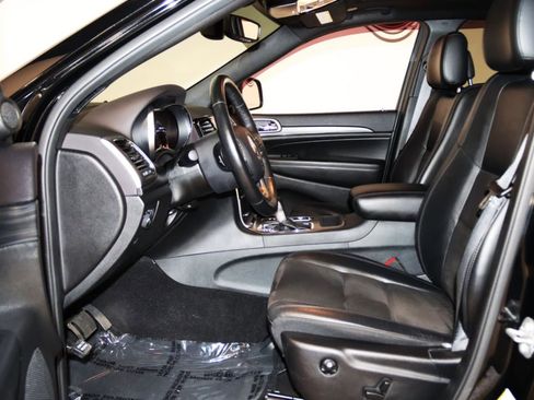 Used 2019 Jeep Grand Cherokee Altitude AWD/4WD image 31