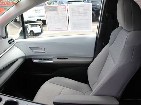 Certified 2026 Toyota Sienna LE FWD image 53