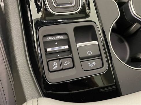 Certified 2025 Honda Pilot Touring image 12