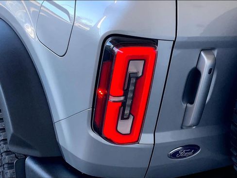 Used 2024 Ford Bronco Outer Banks image 28