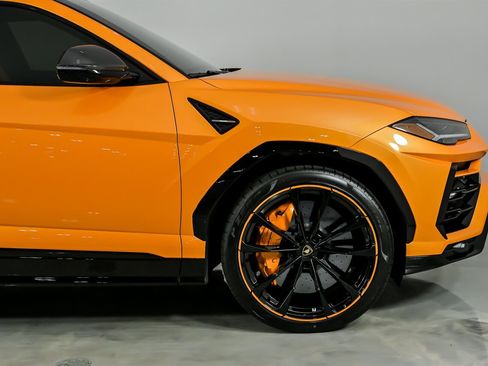 Used 2022 Lamborghini Urus image 15