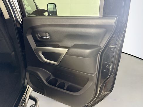 Used 2024 Nissan Titan SV w/ SV Convenience Package RWD image 28