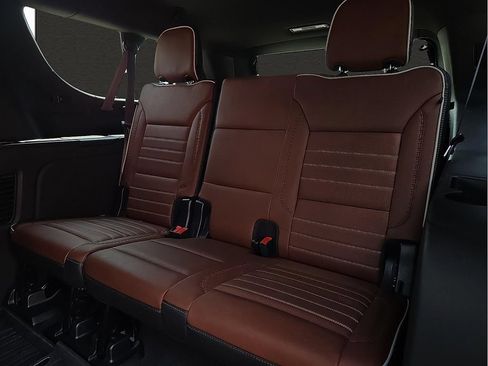 Used 2023 GMC Yukon XL Denali Ultimate w/ LPO, Floor Liner Package AWD/4WD image 9