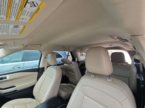 Used 2022 Ford Explorer XLT w/ Equipment Group 202A image 17