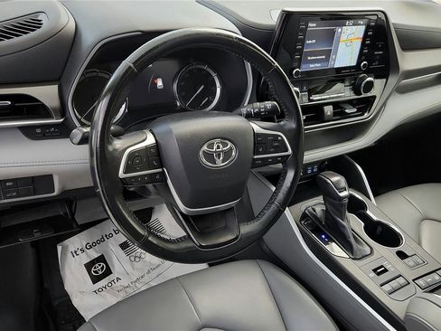 Certified 2022 Toyota Highlander XLE image 37