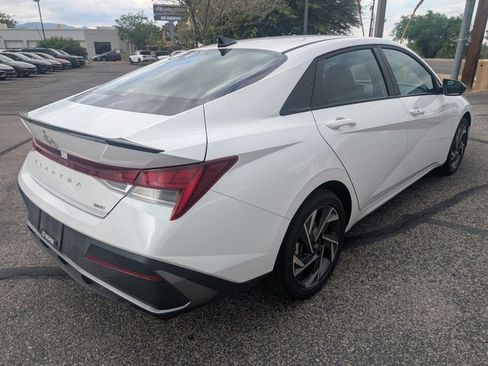 Used 2025 Hyundai Elantra SEL image 5