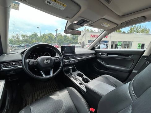 Used 2024 Honda Civic EX-L image 6