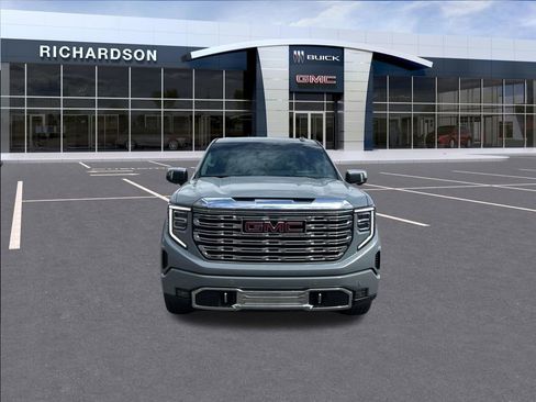 Used 2025 GMC Sierra 1500 Denali AWD/4WD image 9