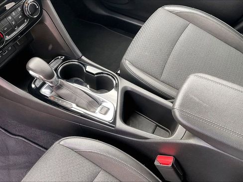 Used 2020 Buick Encore GX Preferred w/ Cold Weather Comfort Package FWD image 17