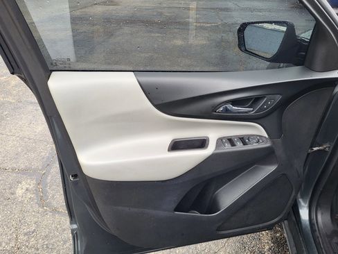 Used 2021 Chevrolet Equinox LS FWD image 13