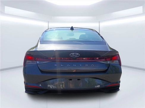 Used 2021 Hyundai Elantra SEL FWD image 4