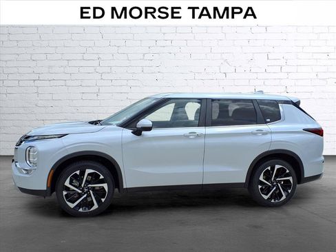 Used 2022 Mitsubishi Outlander SE FWD image 2