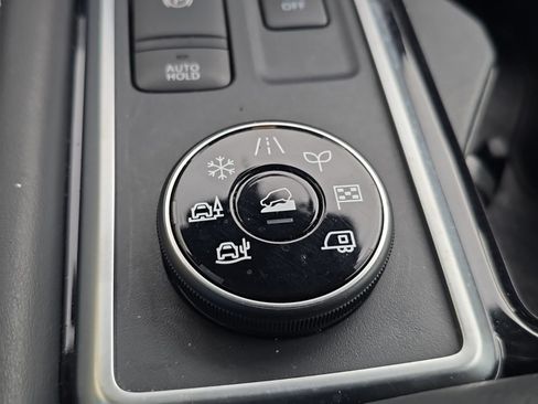 Used 2025 Nissan Pathfinder SL AWD/4WD image 26