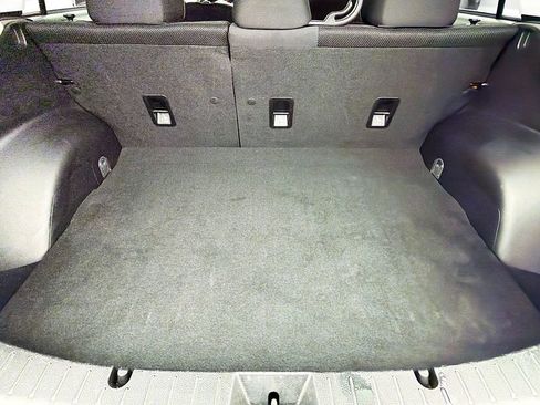 Used 2017 Subaru Crosstrek 2.0i Premium image 12