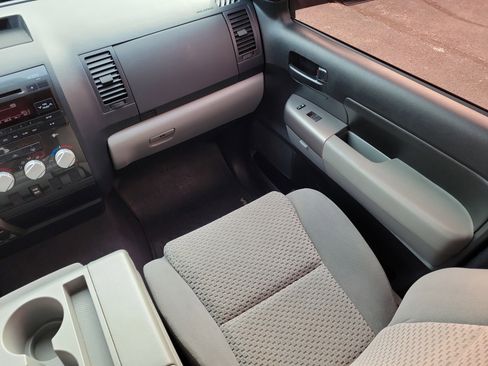 Used 2013 Toyota Tundra 4x4 CrewMax image 13