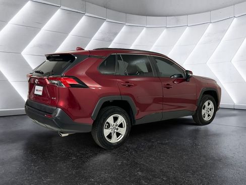 Used 2021 Toyota RAV4 XLE w/ Carpet Mat Package (TMS) FWD image 4