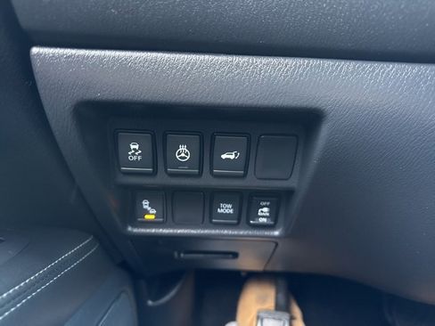 Used 2018 Nissan Pathfinder SL image 14