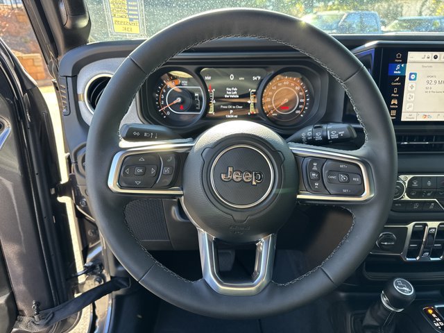 Certified 2026 Jeep Wrangler Unlimited Sahara AWD/4WD image 23