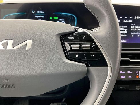 Used 2023 Kia Niro EX image 21