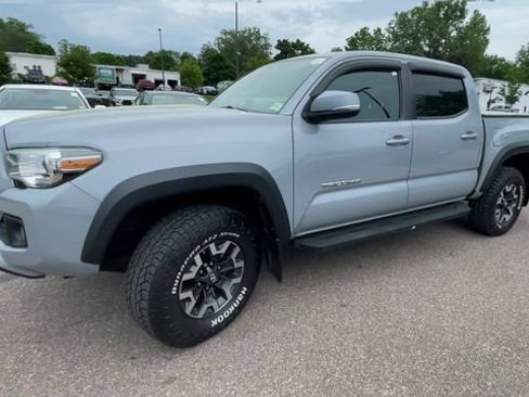 Certified 2019 Toyota Tacoma TRD Off-Road AWD/4WD image 6