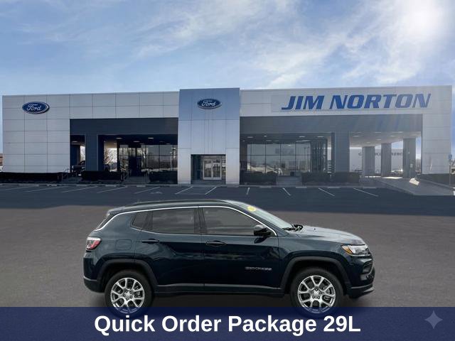 Used 2024 Jeep Compass Latitude AWD/4WD image 3