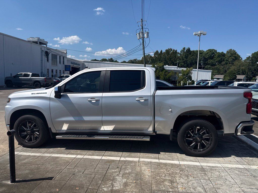 Used 2022 Chevrolet Silverado 1500 LT RWD image 3
