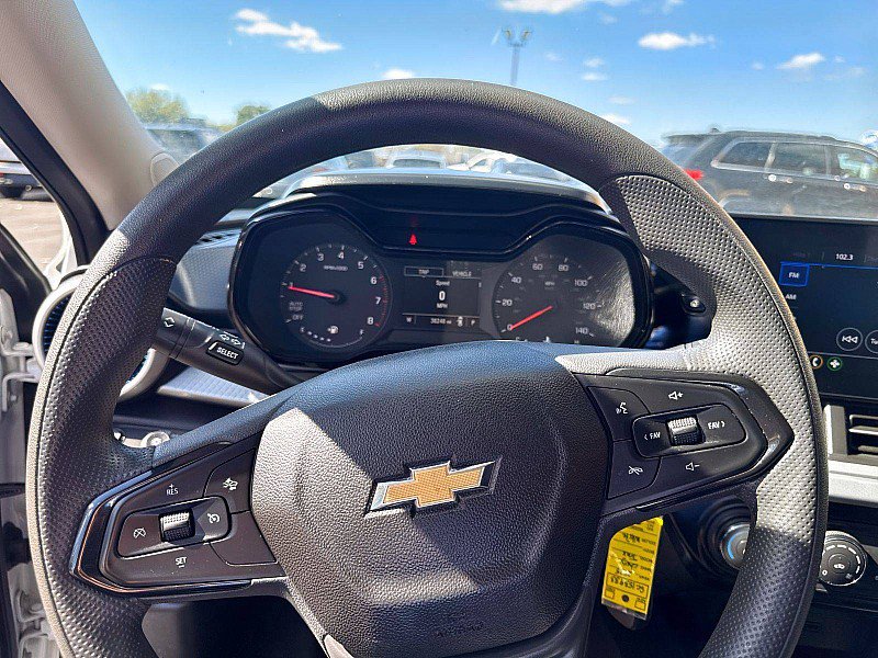 Used 2025 Chevrolet Trax LS w/ LS Convenience Package FWD image 20