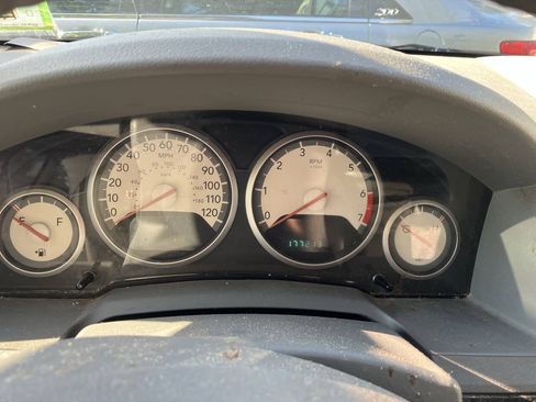 Used 2010 Dodge Grand Caravan SXT FWD image 5
