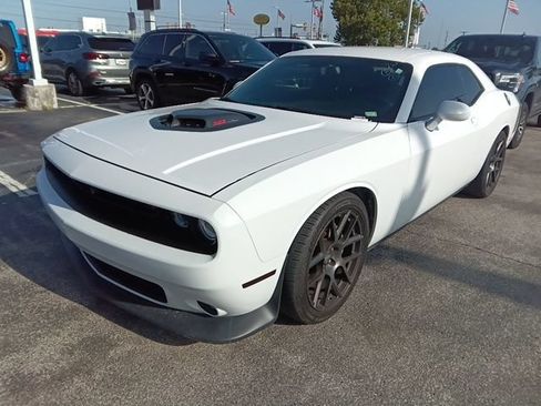 Used 2016 Dodge Challenger R/T Scat Pack RWD image 2