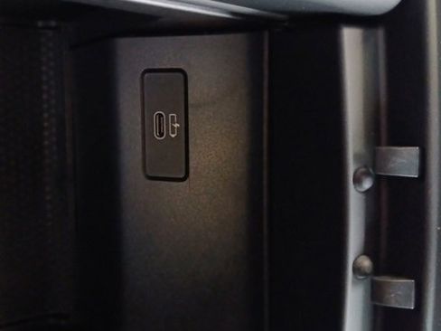 Certified 2025 BMW X7 M60i image 36