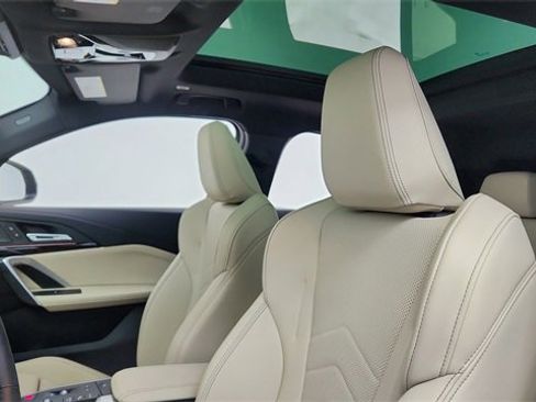 Used 2025 BMW X2 xDrive28i image 32