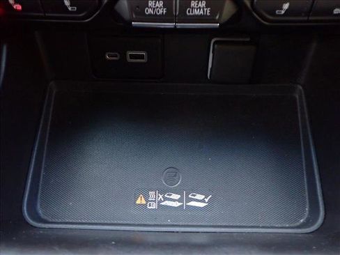 Used 2021 Chevrolet Suburban LT image 20