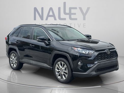 Used 2020 Toyota RAV4 XLE Premium FWD image 5