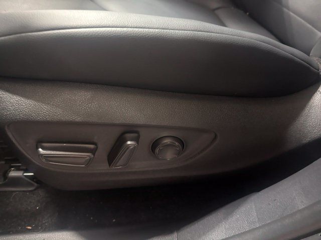 Used 2026 Toyota Highlander XLE AWD/4WD image 12
