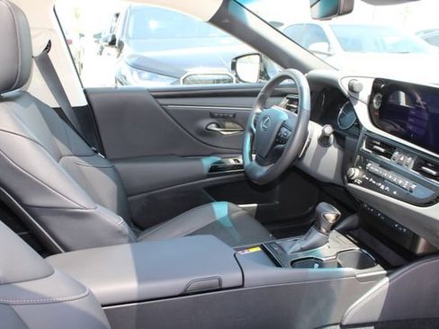 Certified 2025 Lexus ES 350 w/ Premium Package FWD image 5
