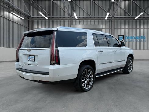 Used 2019 Cadillac Escalade ESV Luxury AWD/4WD image 8