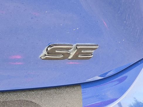 Used 2025 Toyota Camry SE w/ Convenience Package image 10