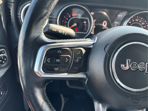 Used 2018 Jeep Wrangler Unlimited Sahara w/ Dual Top Group AWD/4WD image 21