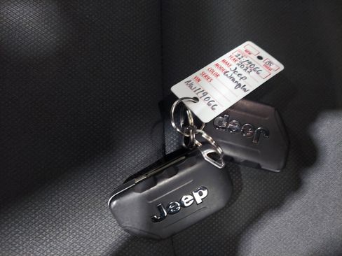 Used 2022 Jeep Wrangler Sport AWD/4WD image 18