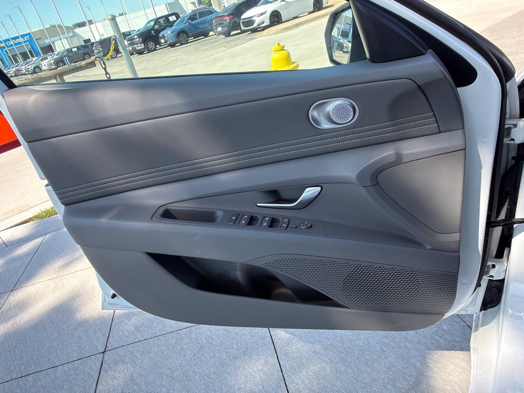New 2025 Hyundai Elantra SEL FWD image 25