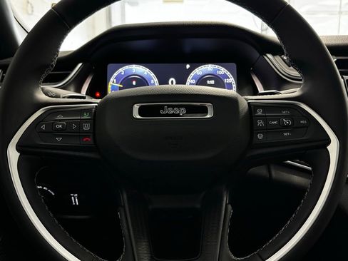 Certified 2025 Jeep Grand Cherokee Laredo X w/ Trailer Tow Package image 13