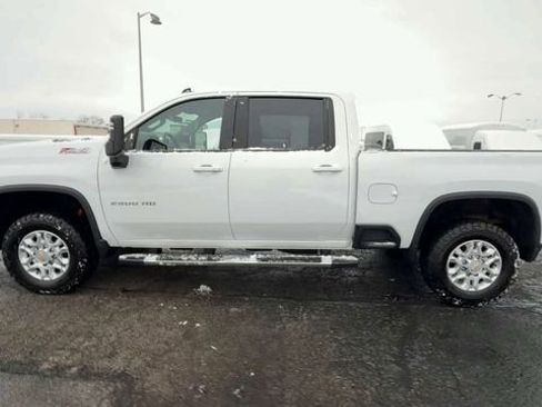 Used 2024 Chevrolet Silverado 2500 LT AWD/4WD image 5