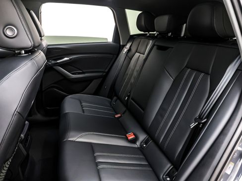 New 2025 Audi Q6 e-tron Premium image 8