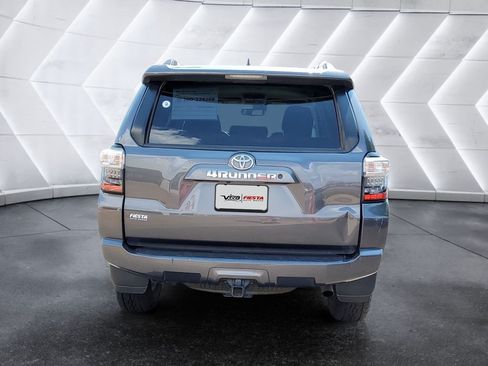 Used 2020 Toyota 4Runner SR5 AWD/4WD image 5