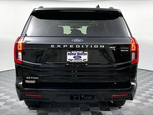 Used 2025 Ford Expedition Active RWD image 4
