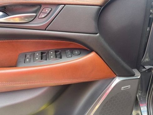 Used 2019 Cadillac Escalade Luxury AWD/4WD image 10