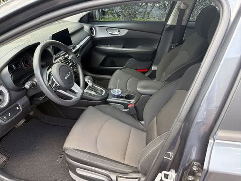 Used 2023 Kia Forte LXS w/ LXS Technology Package FWD image 2