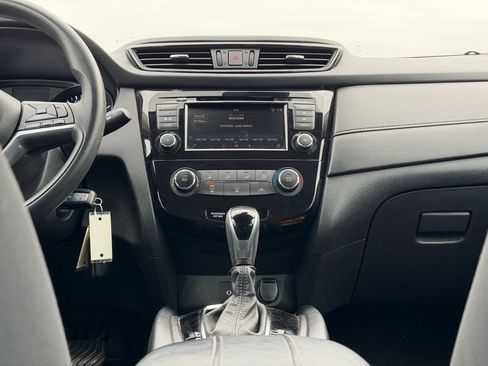 Used 2020 Nissan Rogue S image 21