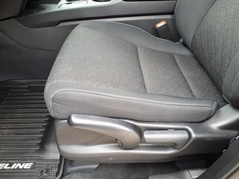 Used 2025 Honda Ridgeline Sport image 13