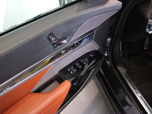 Used 2023 BMW 760i xDrive image 31